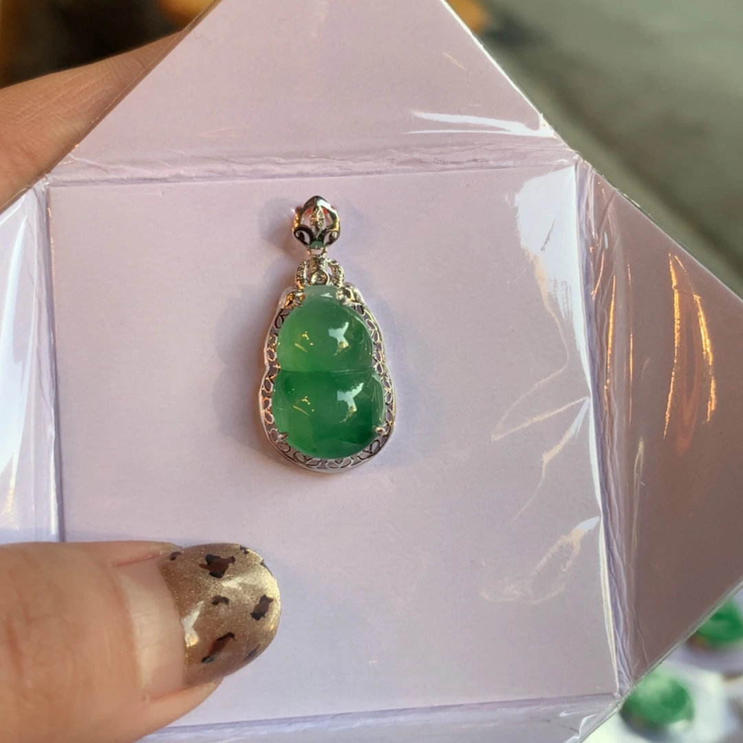 【闪购商品】翡翠颈饰18K金镶嵌葫芦
