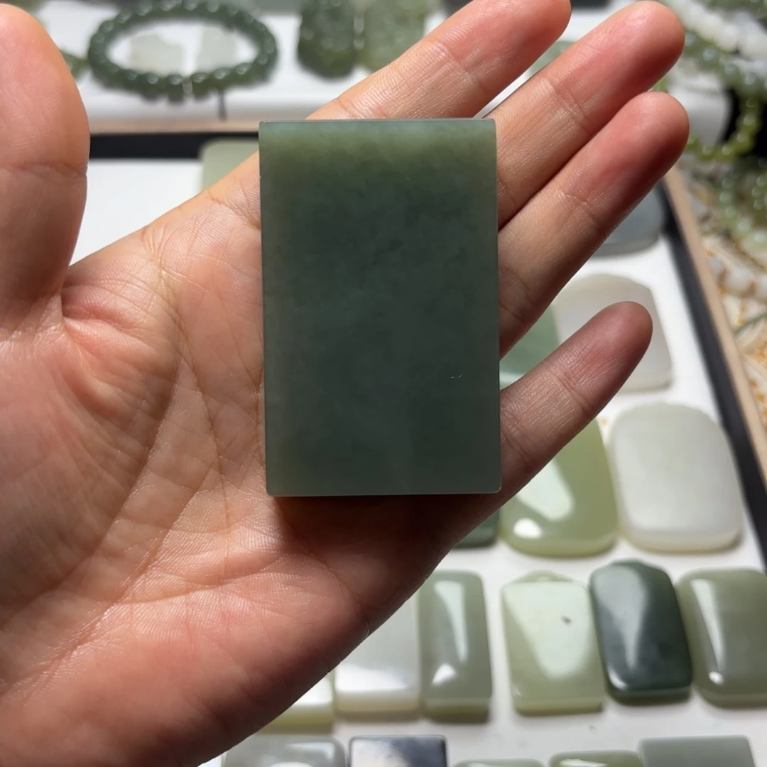 上***昂和田玉未镶嵌颈饰