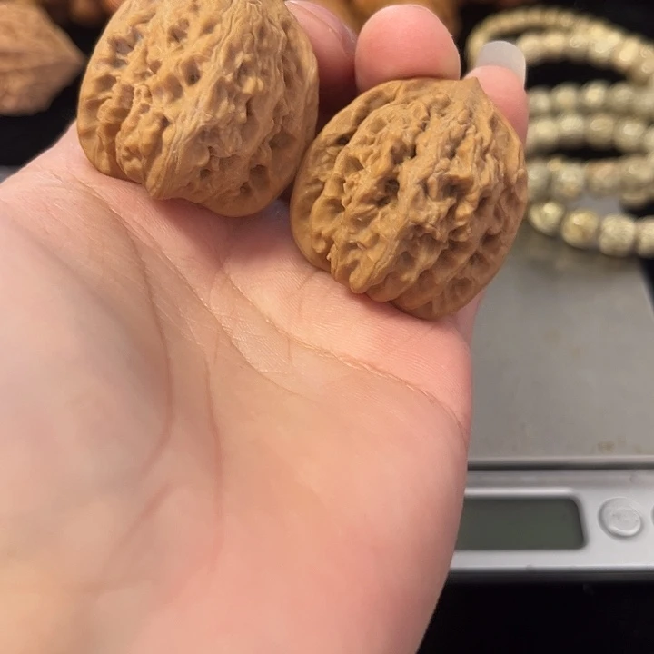 文玩核桃把件36左右虎头，编号0104