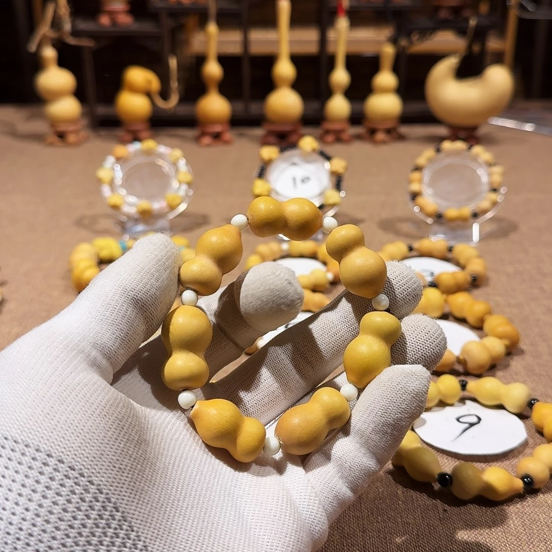 似***年葫芦手把草里金手串