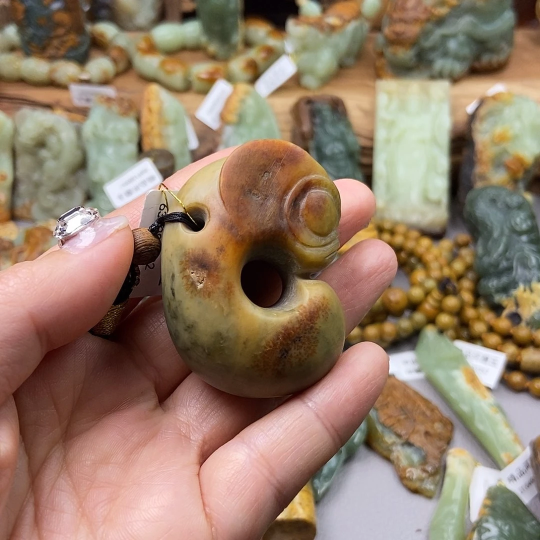 岫岩河磨玉（透闪石质玉）挂坠未镶嵌