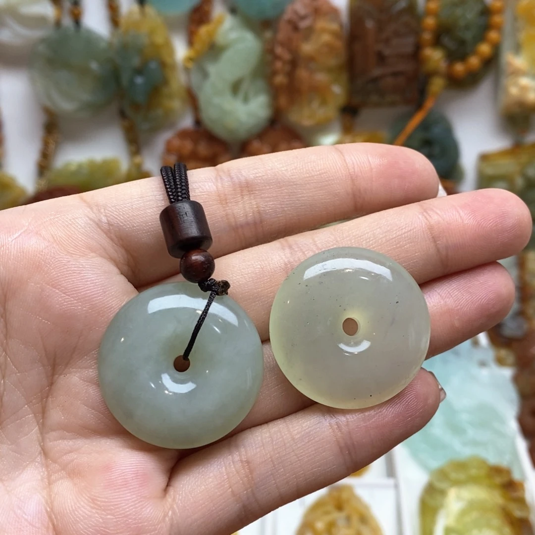 蛇纹石玉颈饰未镶嵌英*