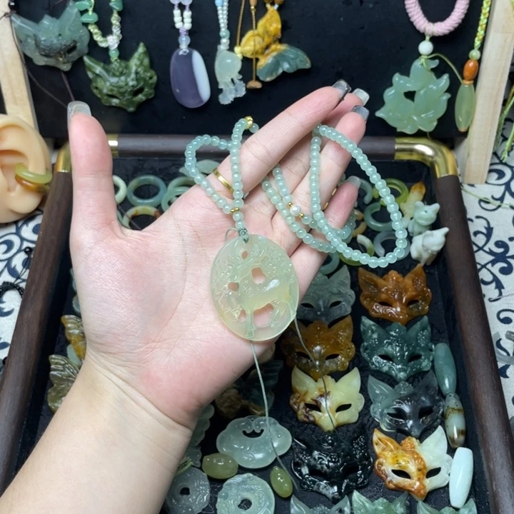 蛇纹石玉未镶嵌颈饰小鹿毛衣链