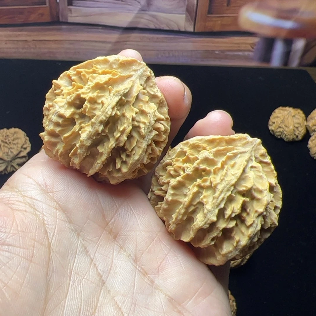 文玩核桃吊坠秦岭野生文玩核桃