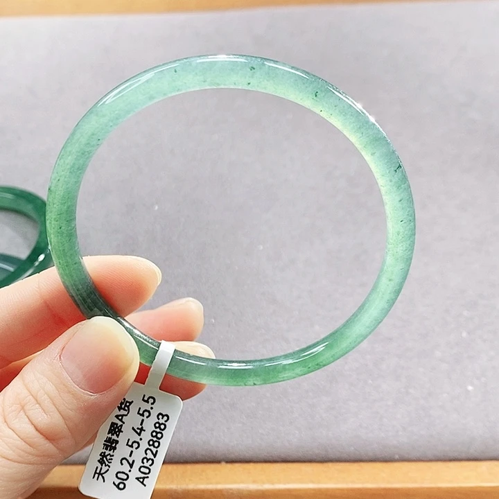 翡翠未镶嵌手镯（圆镯）