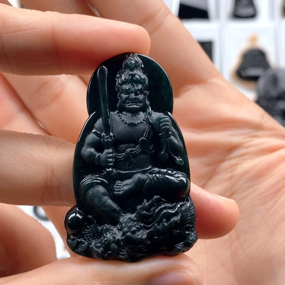 颈饰未镶嵌翡翠不动尊