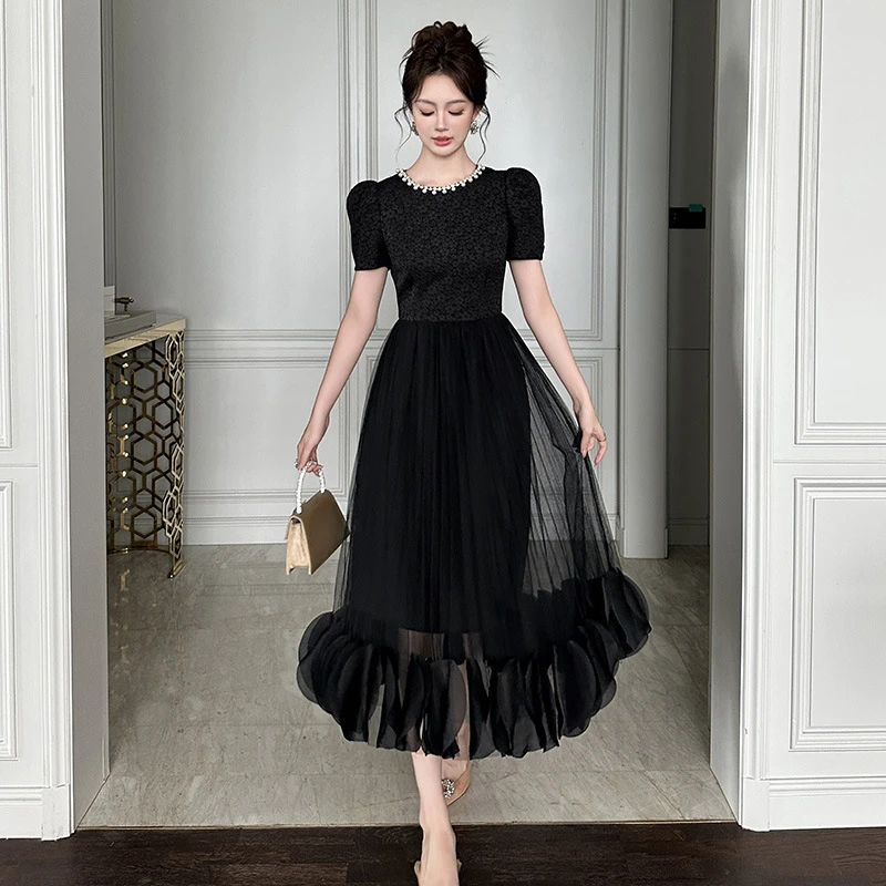 高级感气质炸街减龄圆领网纱拼接连衣裙女2025新款收腰气质小黑裙
