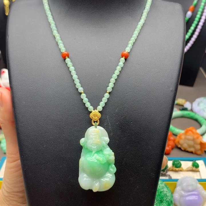 翡翠未镶嵌颈饰财神爷翡翠