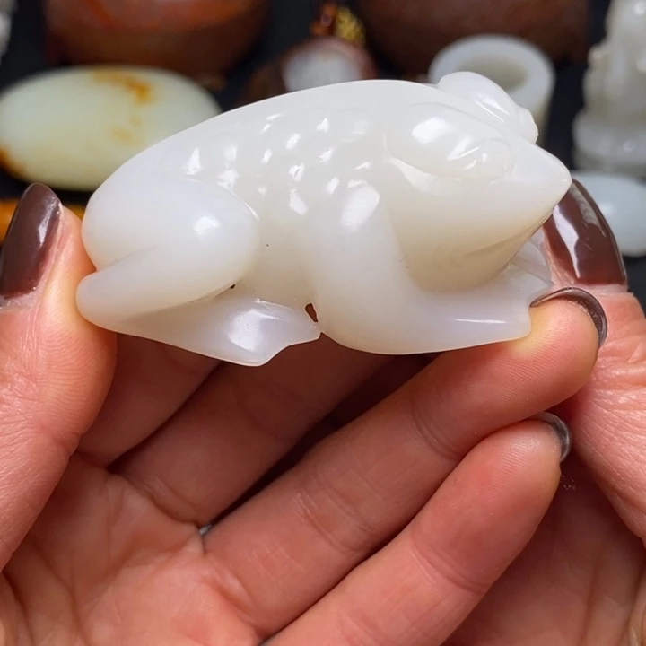 和田玉未镶嵌把件