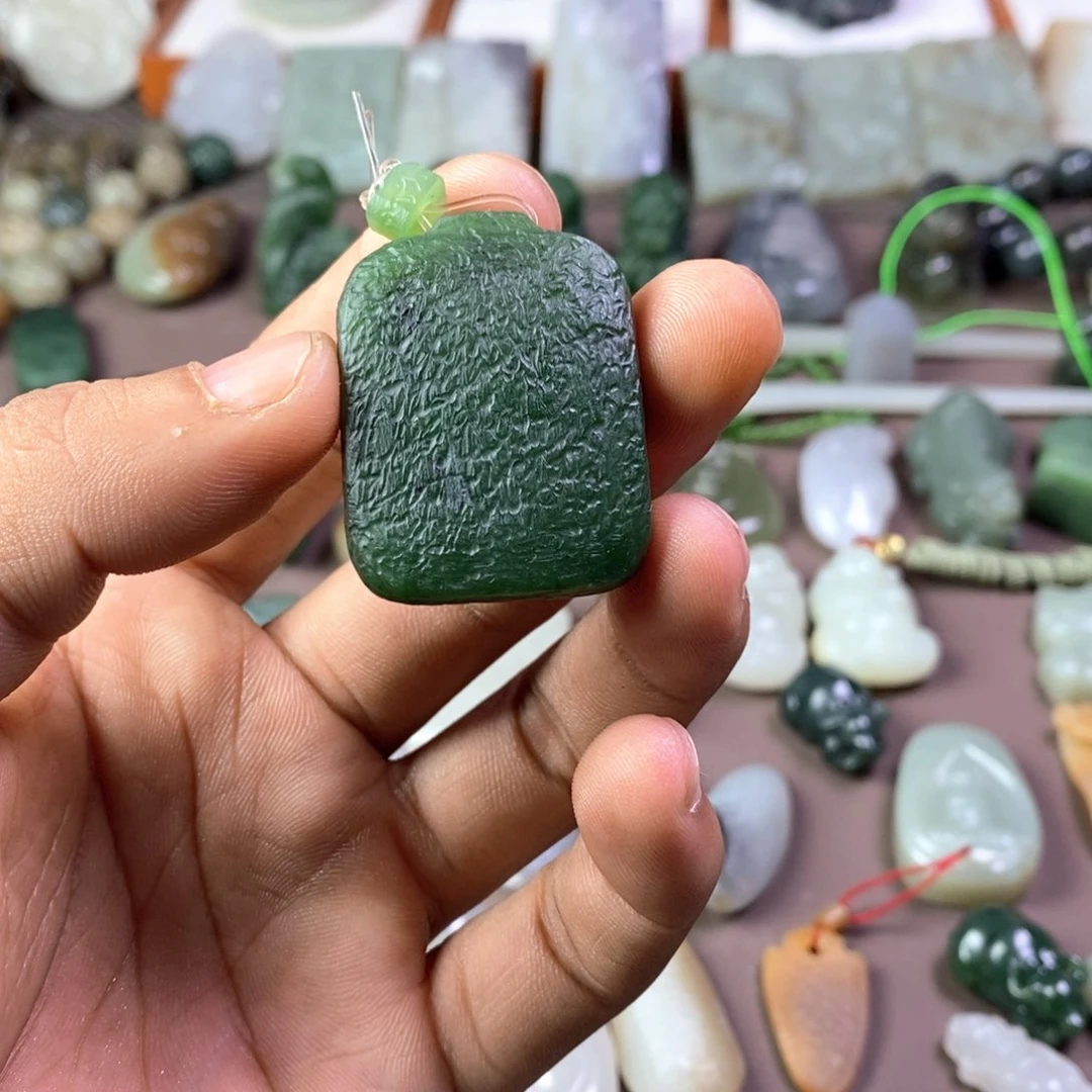 和田玉颈饰未镶嵌秘**里