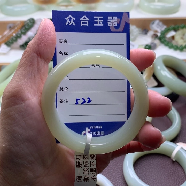 和田玉未镶嵌手镯