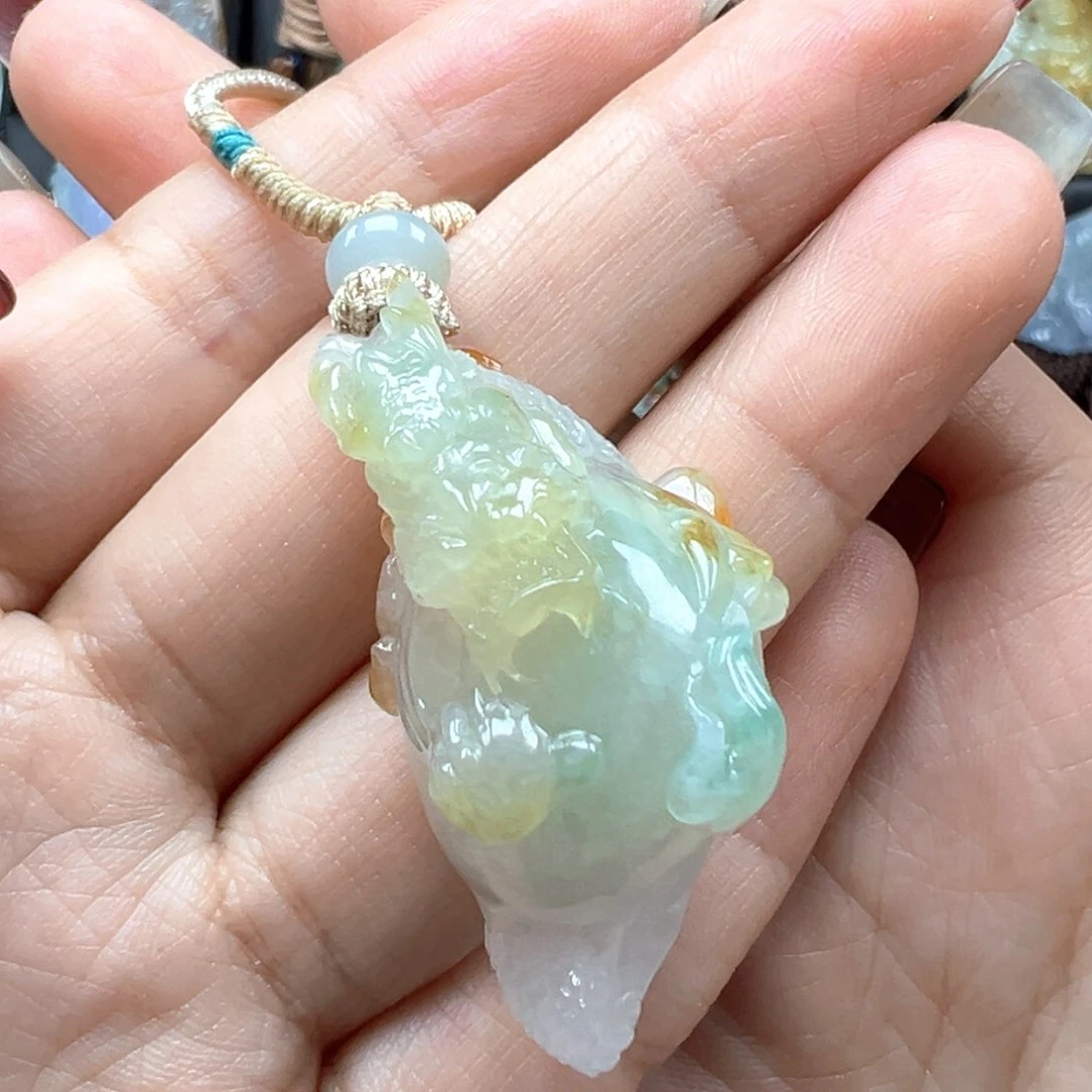 翡翠颈饰未镶嵌晴*?龙