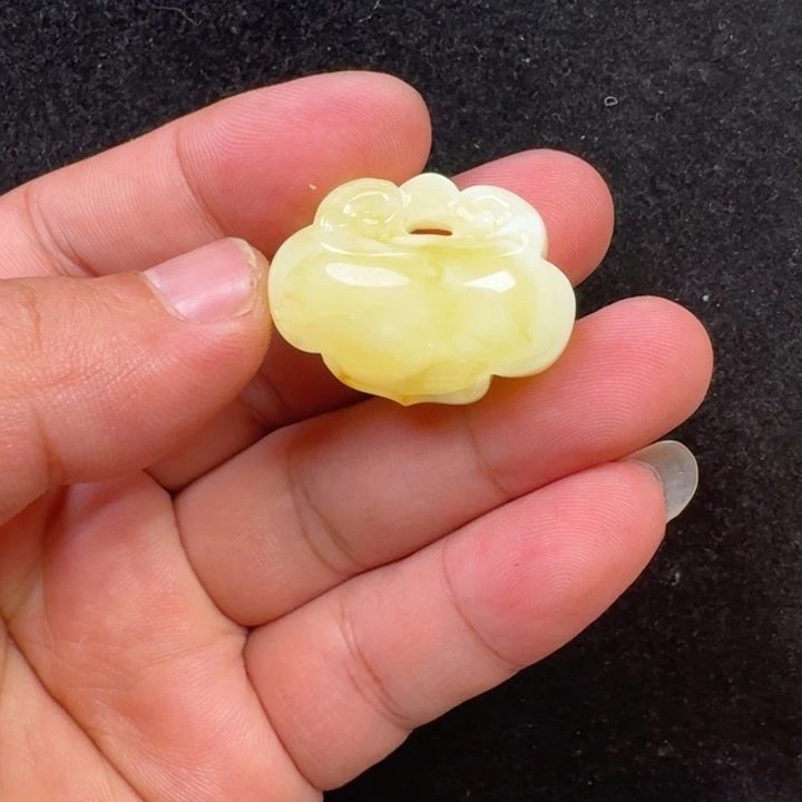 蜜蜡未镶嵌珠宝奇石