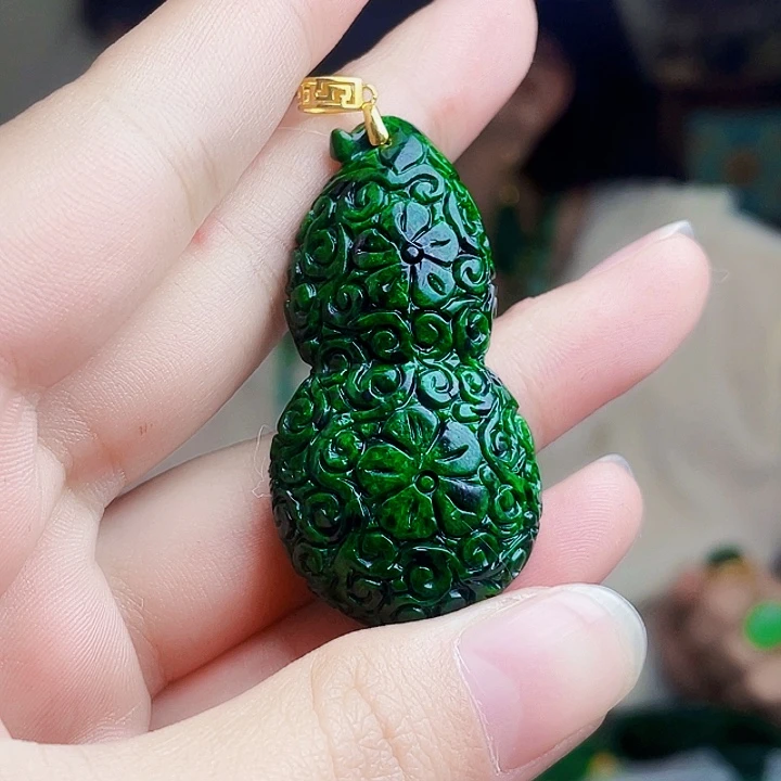 翡翠18K金镶嵌颈饰多样性
