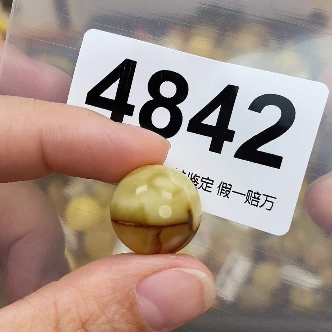 蜜蜡未镶嵌珠宝奇石