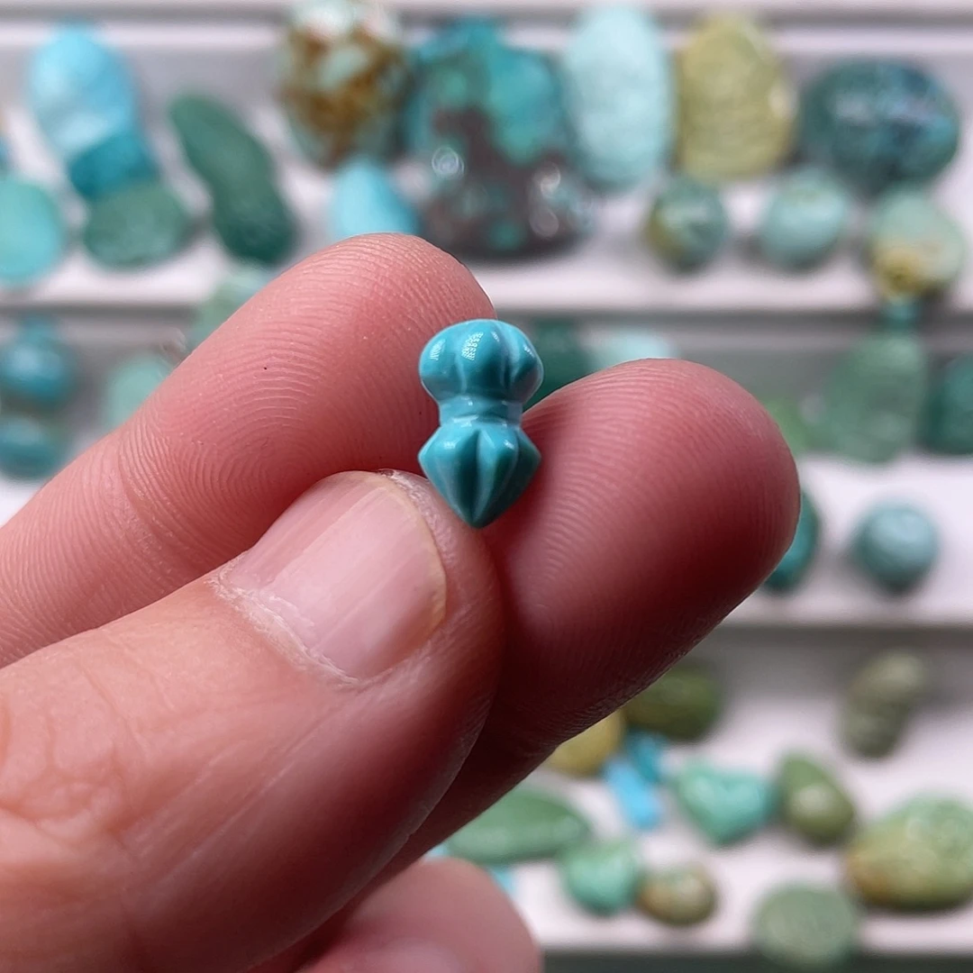 绿松石未镶嵌颈饰