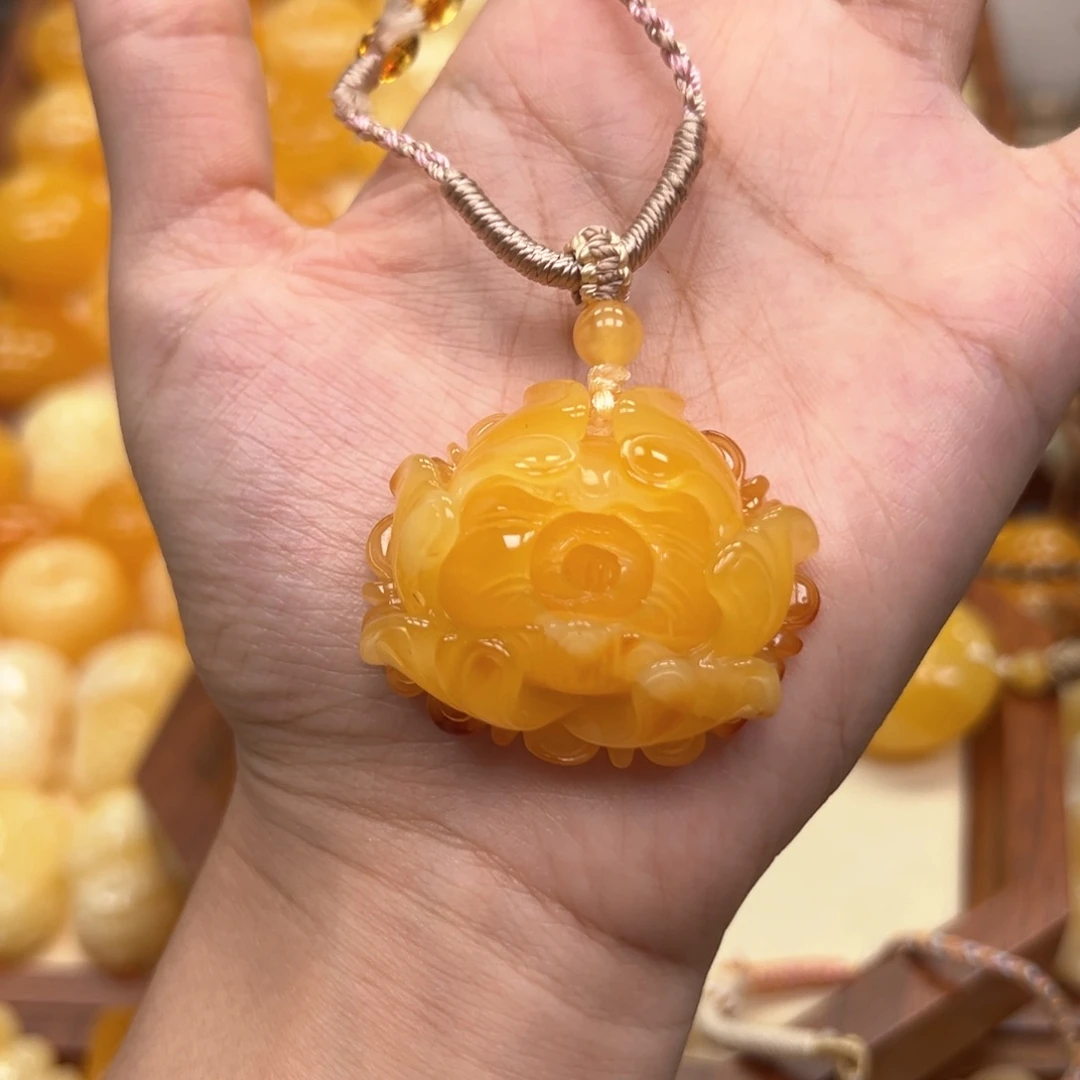 琥珀未镶嵌颈饰蜜蜡