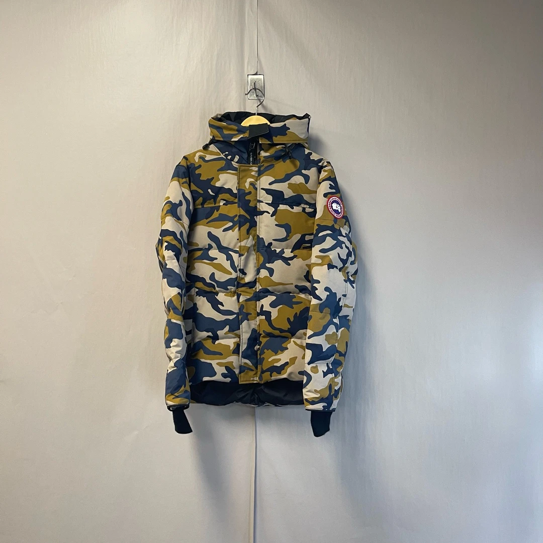 99新 CANADA GOOSE 经典迷彩羽绒服 S码 99新 #8176