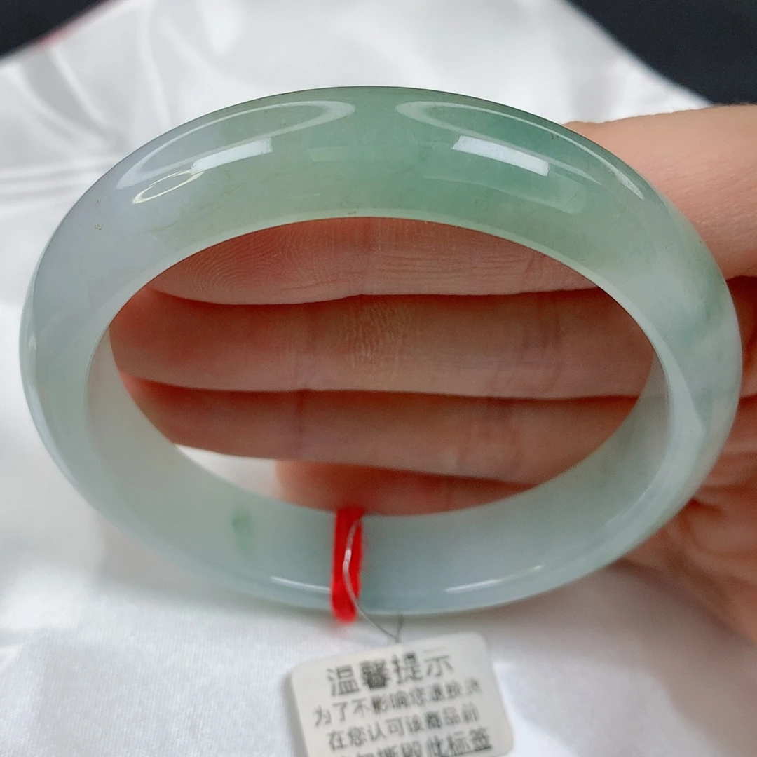 未镶嵌手镯翡翠57正圈，清透浅绿半山水，有纹，031