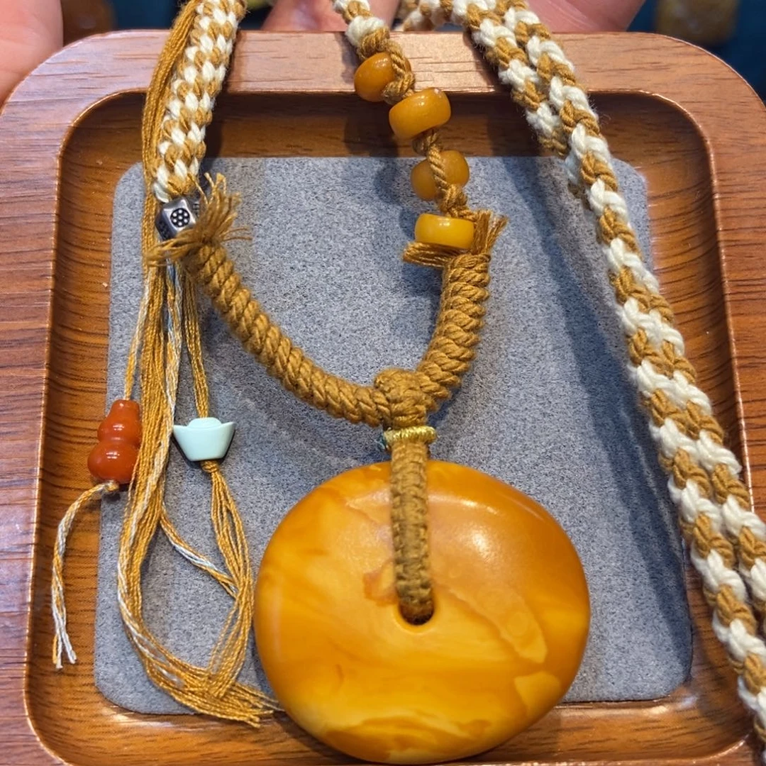 琥珀未镶嵌颈饰蜜蜡