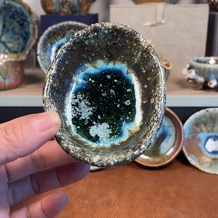 瓷片我们的确是一个人在