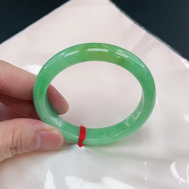 翡翠手镯未镶嵌圈52。1407