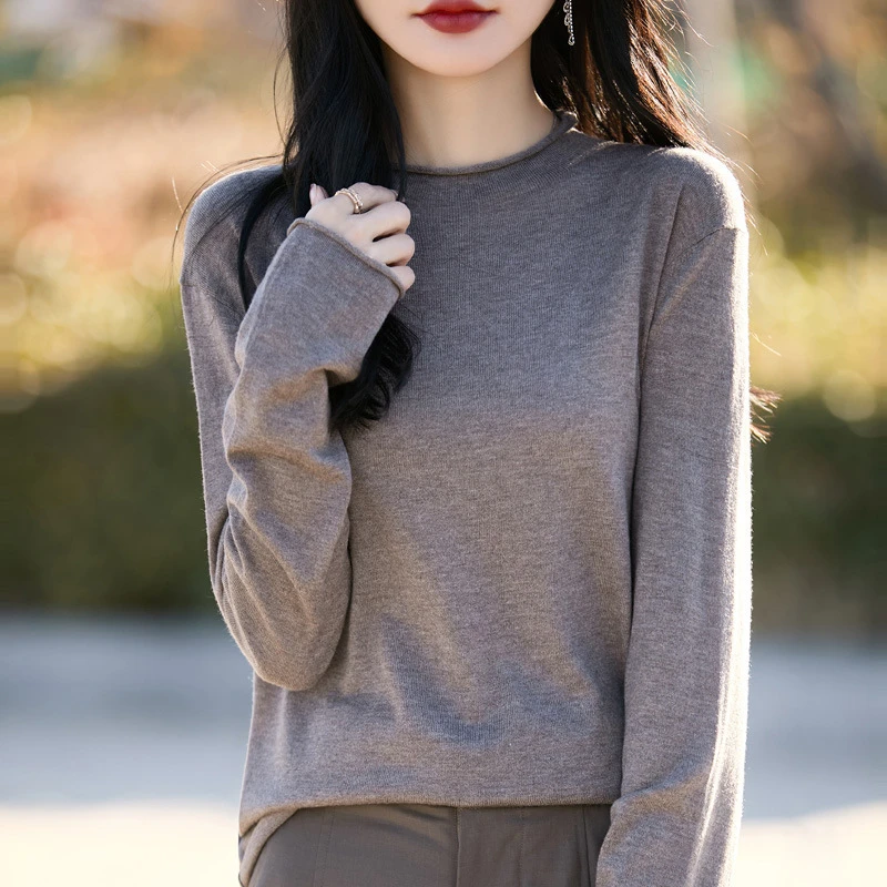 2025年春秋时尚新款精纺纯羊毛宽松纯色卷边半高圆领针织套头打底