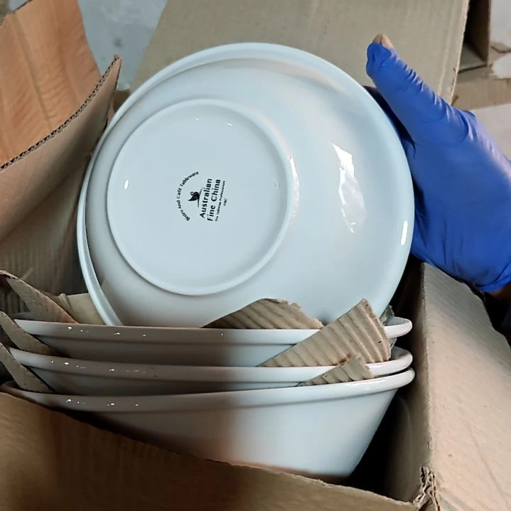 摆件盘子碗茶壶啥都有