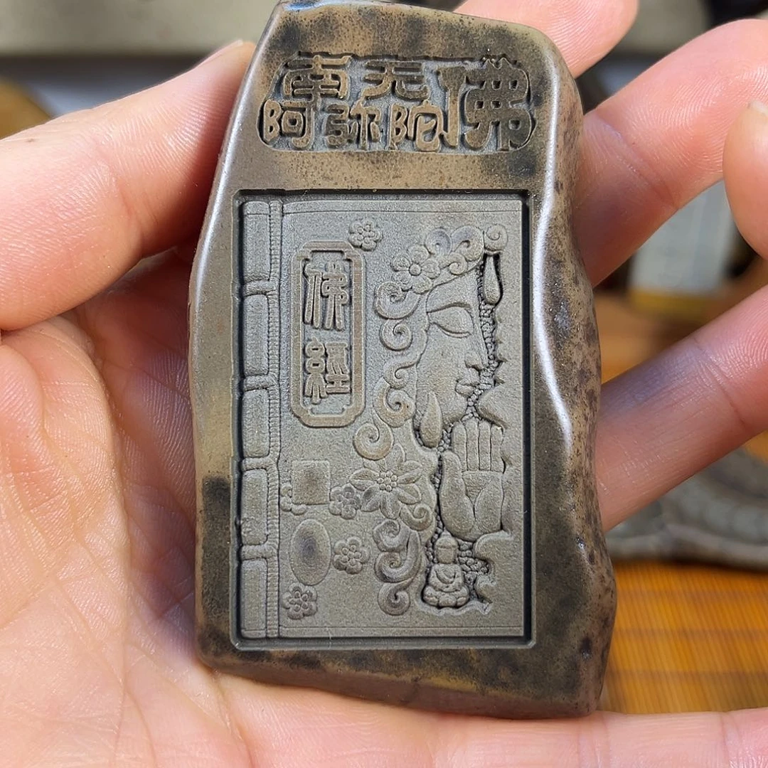 新疆原石雕刻手把件