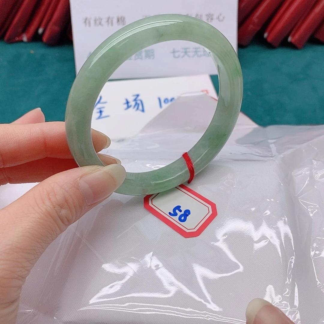 翡翠手镯未镶嵌果***子588888888