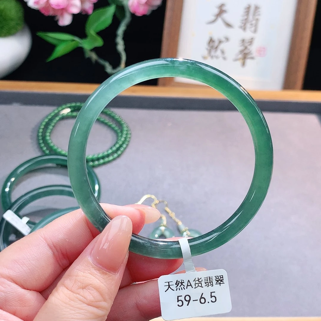 未镶嵌手镯（圆镯）翡翠