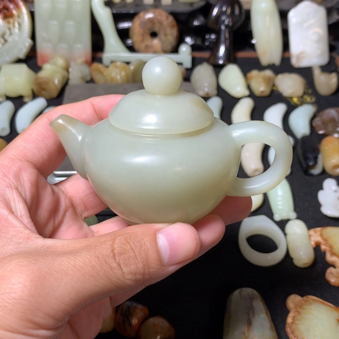 云***虹和田玉未镶嵌把件