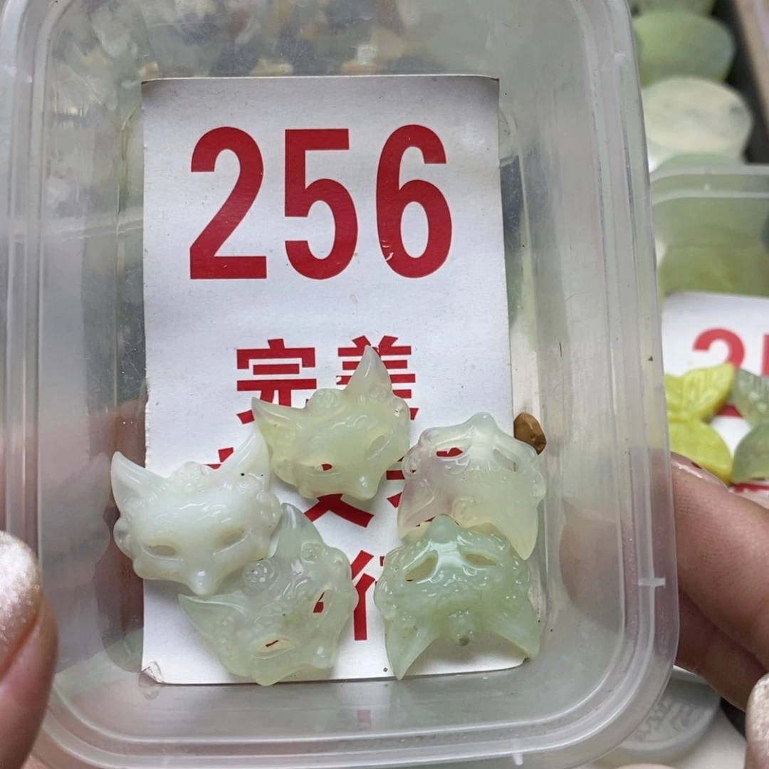 透闪石-蛇纹石玉未镶嵌挂坠