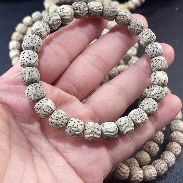 吊坠星月菩提雕刻龙须