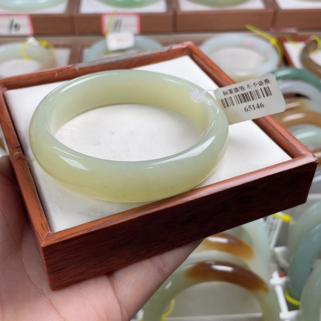 【闪购商品】和田玉手镯未镶嵌56.5