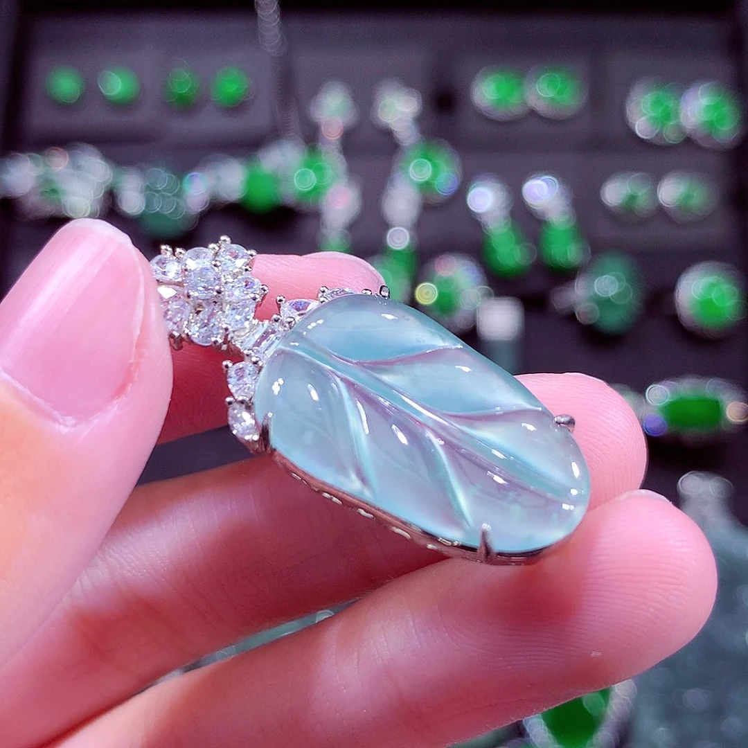 颈饰未镶嵌翡翠天然