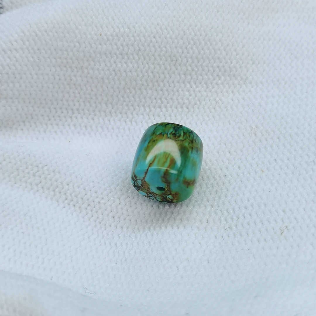 原矿高瓷特色绿松石山水画直切 直径10.2MMX9.2MM 克重2g