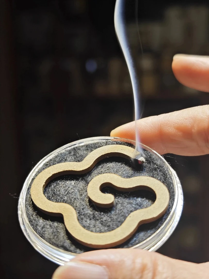 沉香红土大祥云发三捆