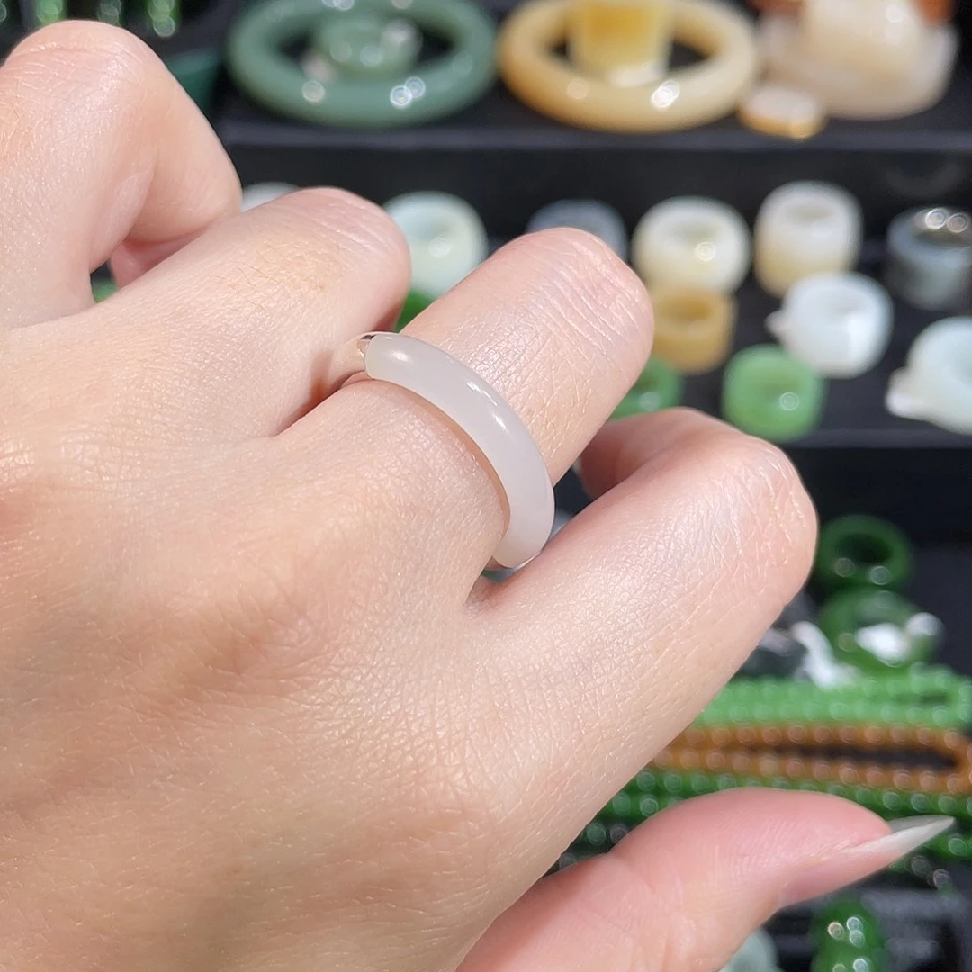 和田玉银S925镶嵌戒指内径17.8 冰白