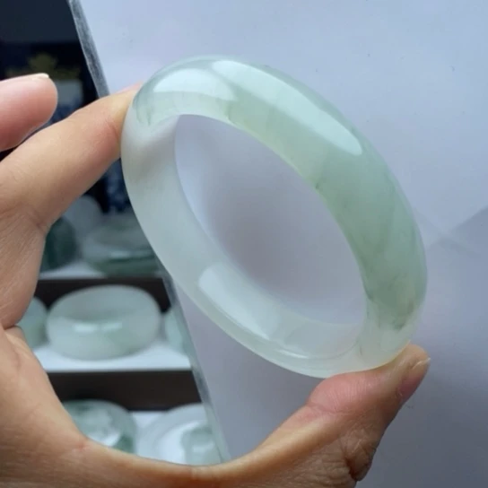 石英质玉（金丝玉）手镯未镶嵌