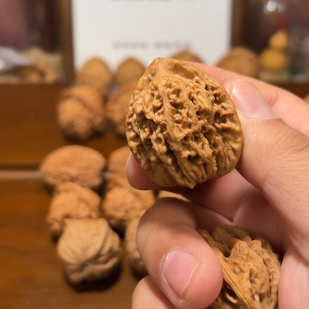 银***罗吊坠文玩核桃龙脊