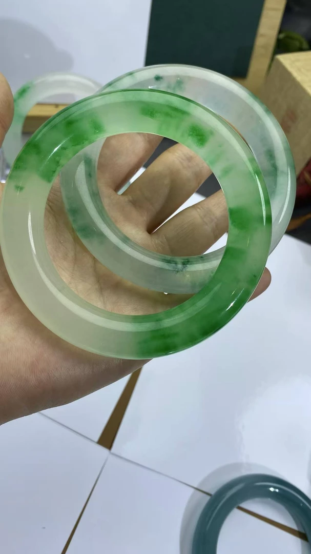 手镯 精品手镯 飘花胖圆
