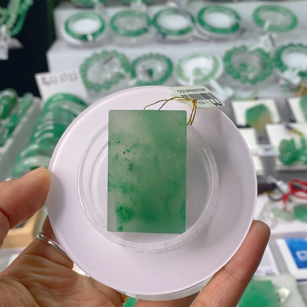 石英质玉未镶嵌颈饰