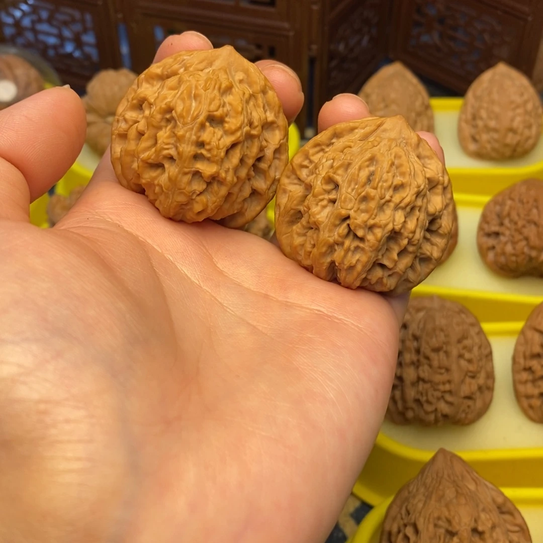 把件文玩核桃40霞云岭野生
