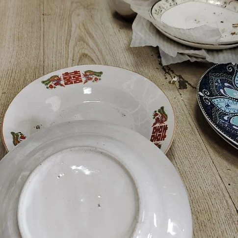 瓷片瓷片，各种摆件，沙锅，有瑕疵