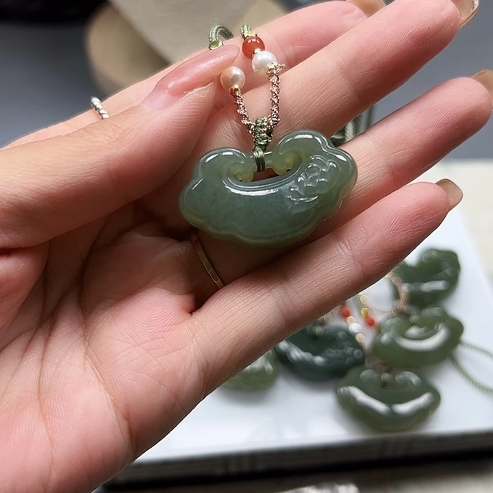 和田玉未镶嵌颈饰12