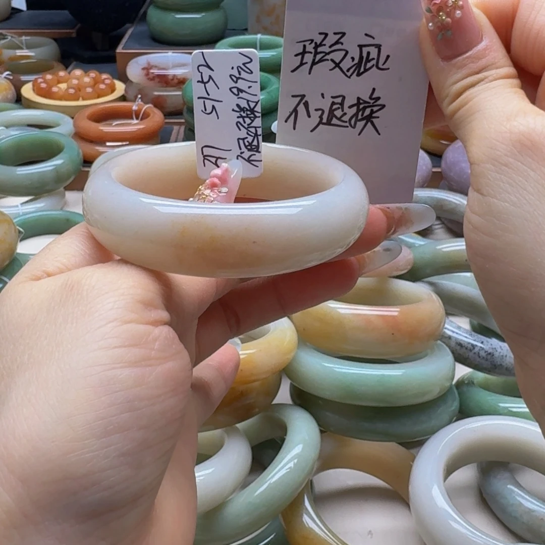 石英质玉未镶嵌手镯