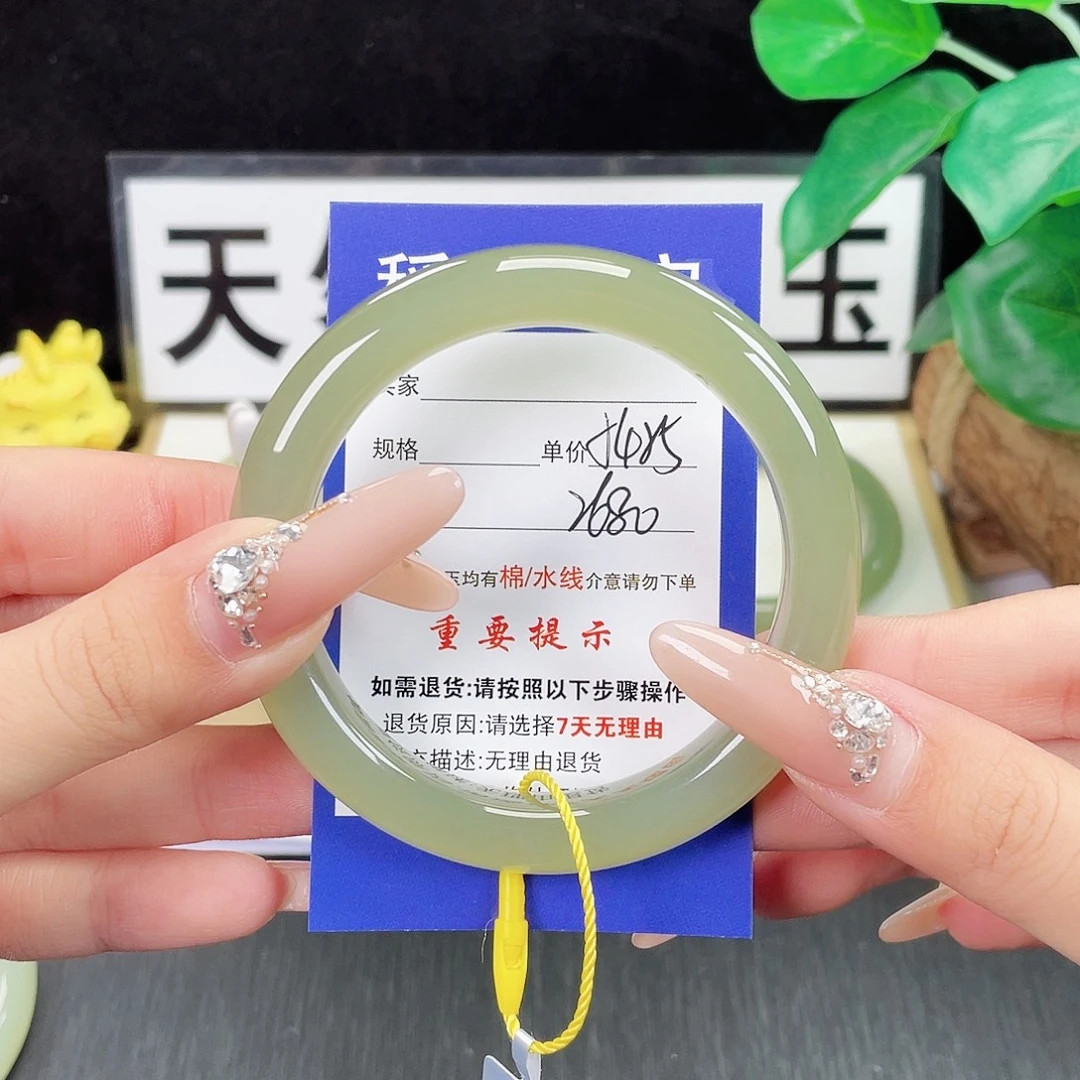 和田玉未镶嵌手镯
