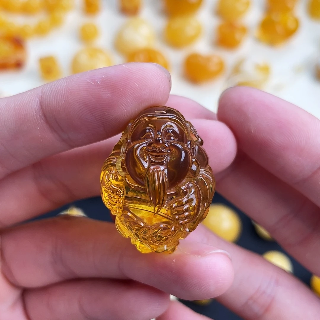 邱***邱琥珀未镶嵌珠宝奇石