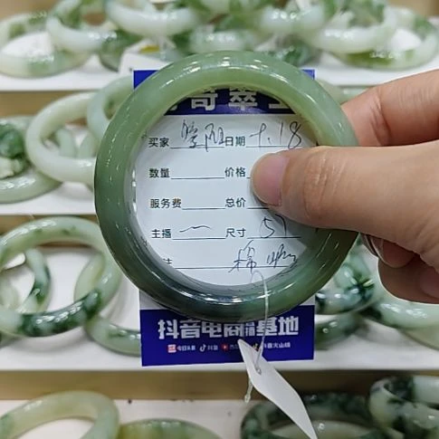 暖***️未镶嵌透闪石-蛇纹石玉手镯